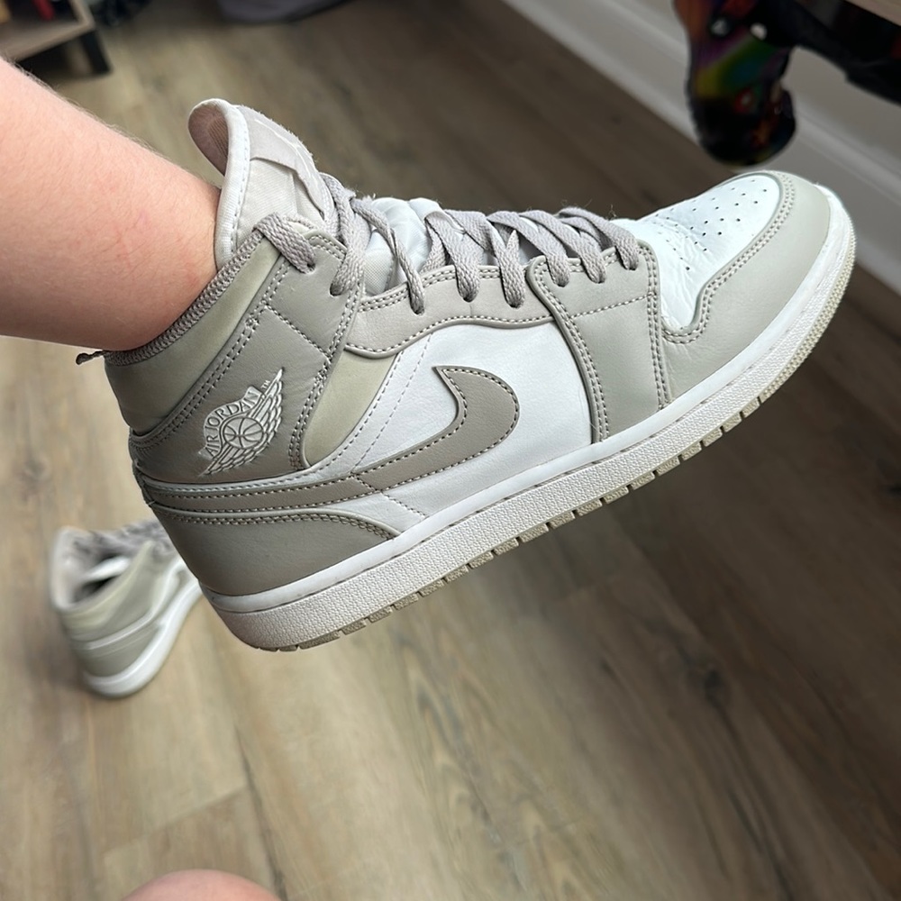 Air Jordan 1 Mid College Gray size 8